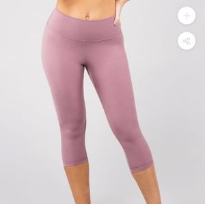 BuffBunny Live Capri Leggings in Charisma